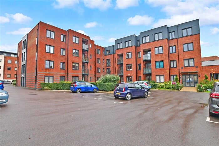 1 Bedroom Flat For Sale In Garland Road, East Grinstead, West Sussex, RH19