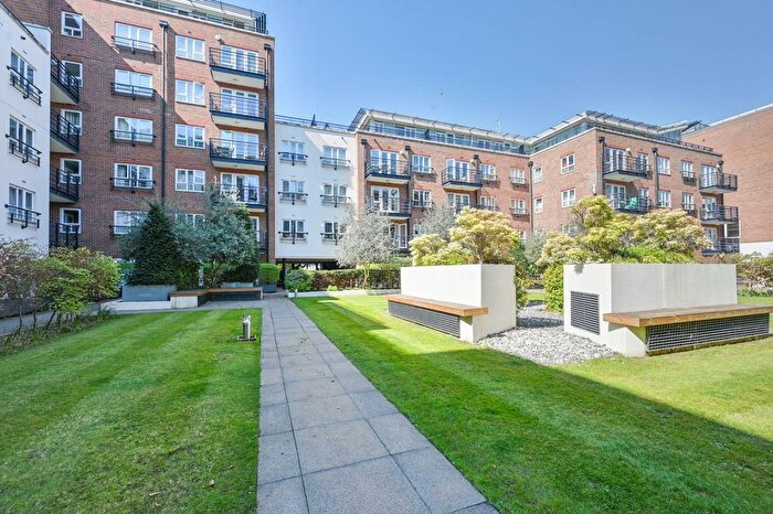 1 Bedroom Flat For Sale In Royal Quarter, Kingston, Kingston Upon Thames, KT2