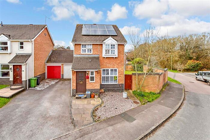 3 Bedroom Link Detached House For Sale In Orwell Road, Petersfield, Hampshire, GU31