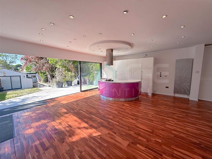 4 Bedroom Detached House For Sale In Elmgate Gardens, Edgware, HA8