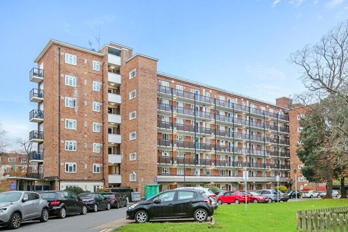 2 Bedroom Flat To Rent In Redlands Way, London, SW2