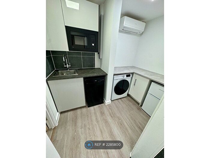 1 Bedroom Flat To Rent In Loughton, Loughton, IG10