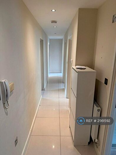 3 Bedroom Flat To Rent In Tweedy Road, Bromley, BR1