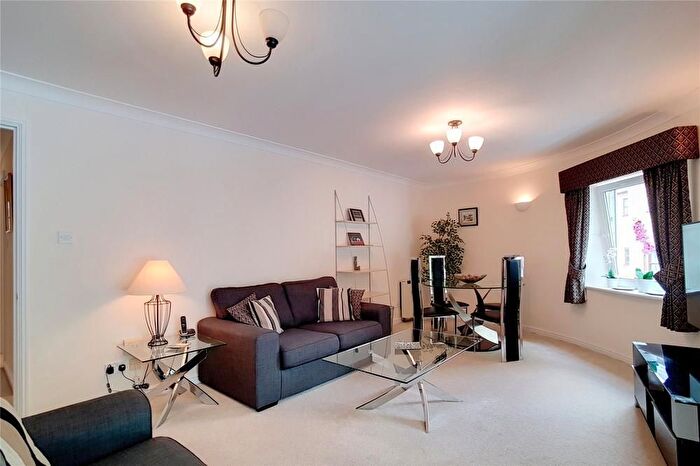 2 Bedroom Flat To Rent In Gloucester Square, Paddington, London, W2