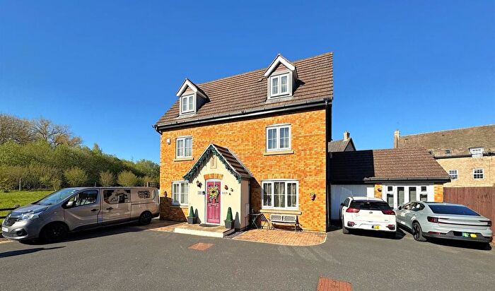 5 Bedroom Detached House For Sale In Cotswold Close, Corby, NN18