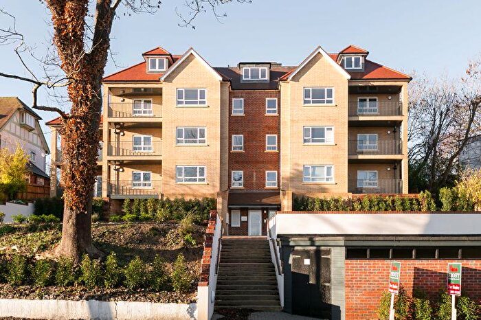 3 Bedroom Flat For Sale In Riddlesdown Road, Purley, CR8