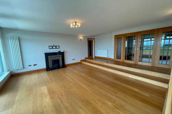 3 Bedroom Flat To Rent In Montagu Court, Newcastle Upon Tyne, Tyne And Wear, NE3