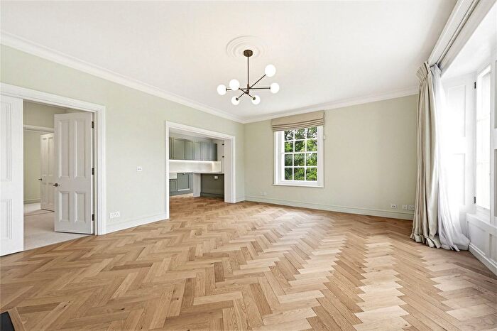 3 Bedroom Flat To Rent In Onslow Square, South Kensington, SW7