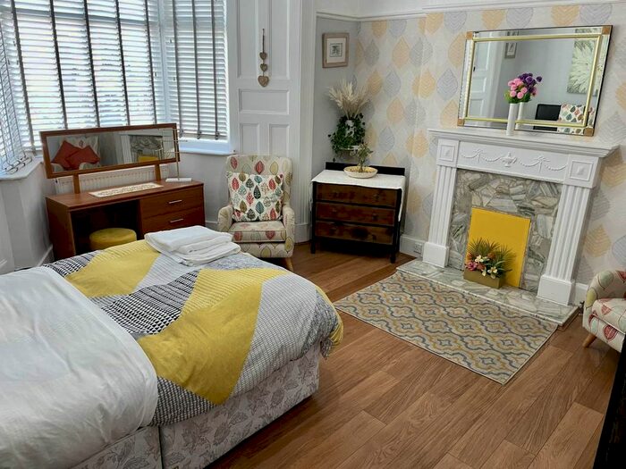 6 Bedroom Property To Rent In The Grove, Uplands, Swansea, SA2