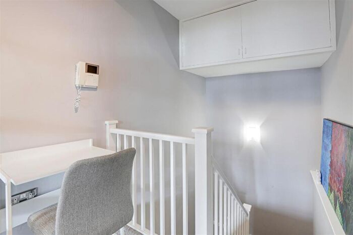 2 Bedroom Apartment To Rent In The Mews, Cliff Road, Nottingham, NG1
