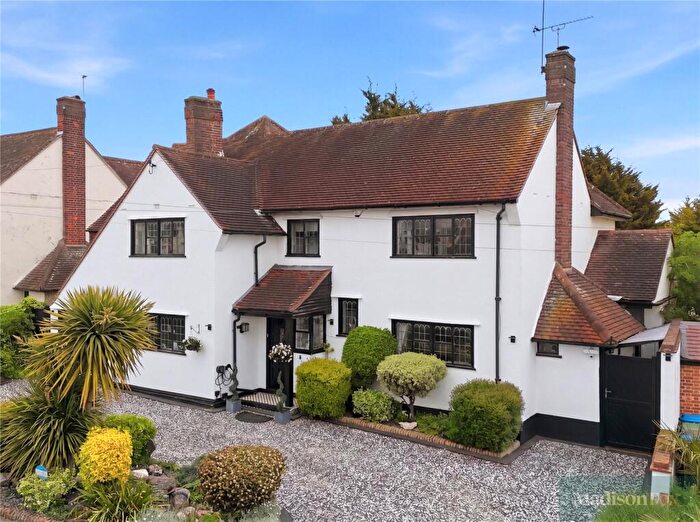 4 Bedroom Detached House For Sale In Chester Road, Chigwell, Essex, IG7