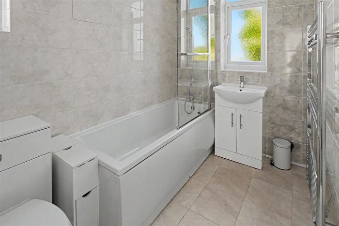 3 Bedroom Semi Detached House To Rent In Charlbury Road, Wollaton, Nottingham, NG8