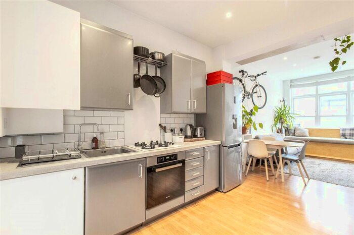 3 Bedroom Flat To Rent In Balls Pond Road, London N1