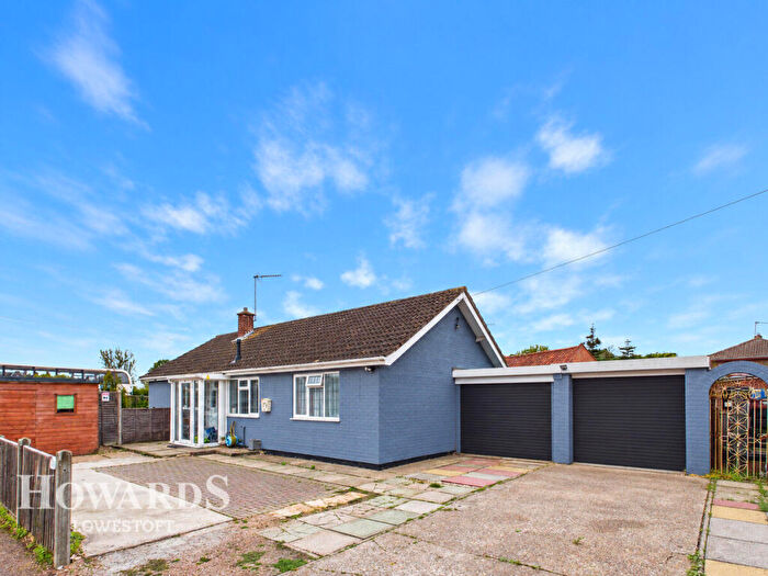 2 Bedroom Detached Bungalow For Sale In The Gardens, Lowestoft, NR33