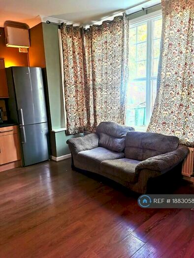 1 Bedroom Flat To Rent In Camborne Road, Sutton, SM2