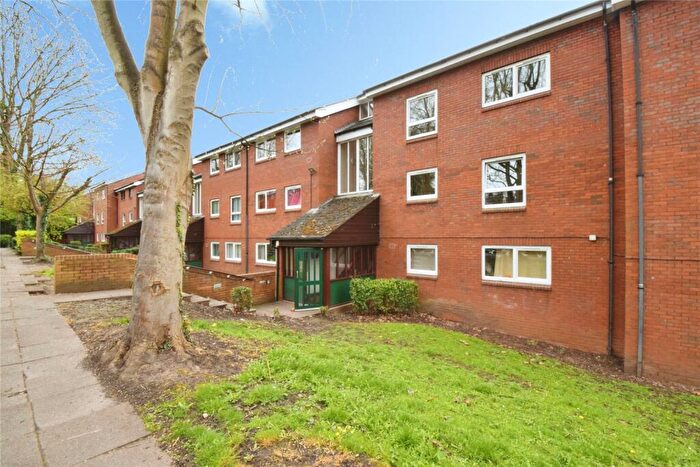 2 Bedroom Flat For Sale In Park Hill Drive, Leicester, Leicestershire, LE2