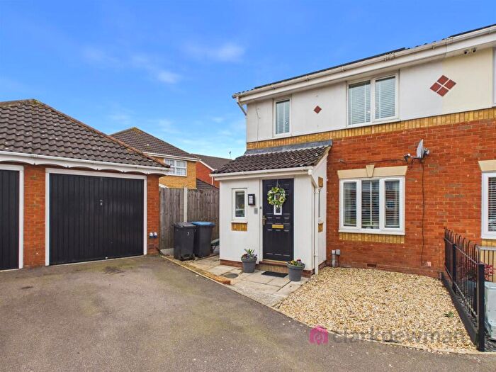 3 Bedroom Semi Detached House For Sale In Heathcote Gardens, Church Langley, Harlow, CM17
