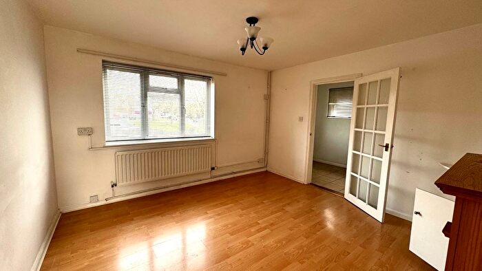 3 Bedroom End Terrace House To Rent In Knight Avenue, Canterbury, CT2