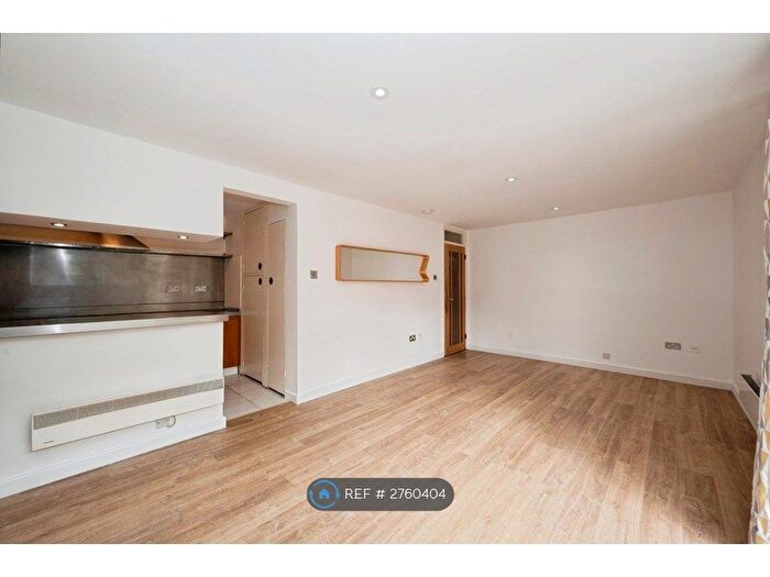 2 Bedroom Flat To Rent In Glenbuck Road, Surbiton, KT6