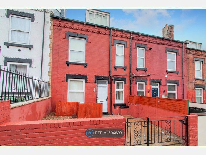 2 Bedroom Terraced House To Rent In Ashton Avenue, Leeds, LS8