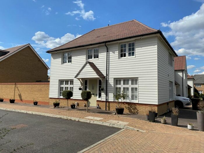 3 Bedroom Detached House To Rent In Chinon Grove, Rochester, ME2