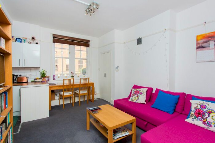 2 Bedroom Flat To Rent In Cromwell Avenue, London, W6