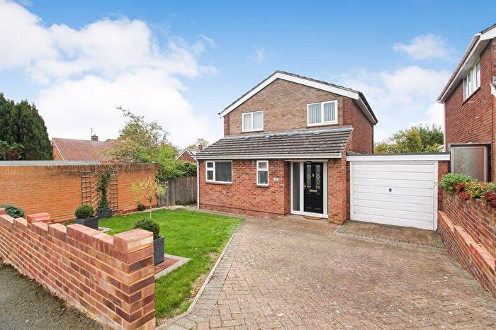 3 Bedroom Detached House For Sale In Robin Hill, Bedford, MK41