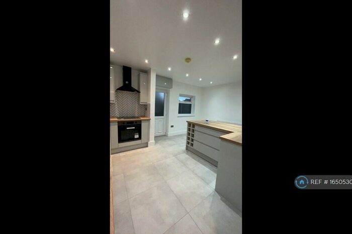 3 Bedroom Semi-Detached House To Rent In Markham Road, Langold, Worksop, S81