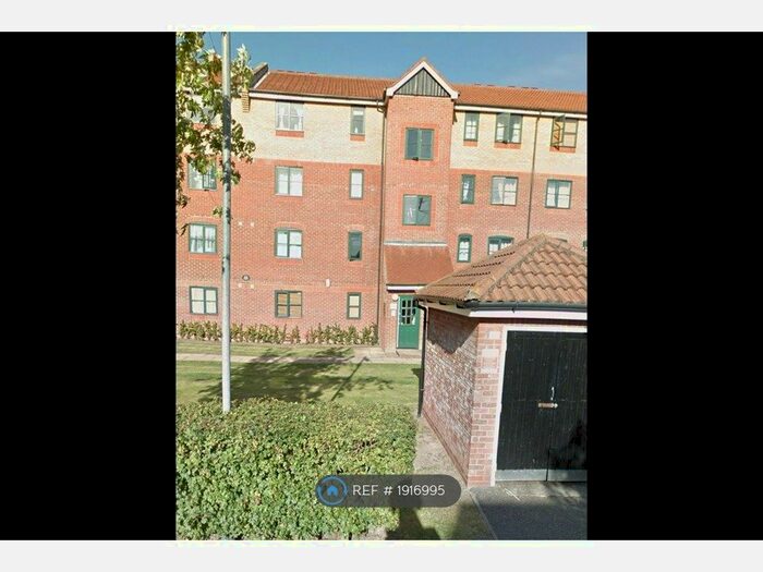 2 Bedroom Flat To Rent In Bren Court, Enfield, EN3