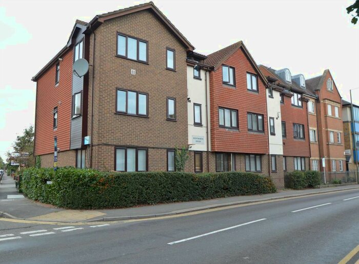 1 Bedroom Flat To Rent In High Street, Addlestone, KT15