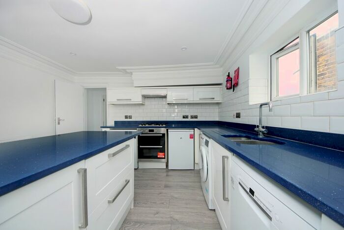 2 Bedroom Flat To Rent In The Vale, London, W3