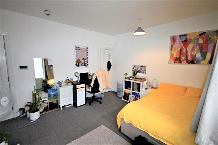 5 Bedroom Terraced House To Rent In Hartley Crescent, Woodhouse, Leeds, LS6