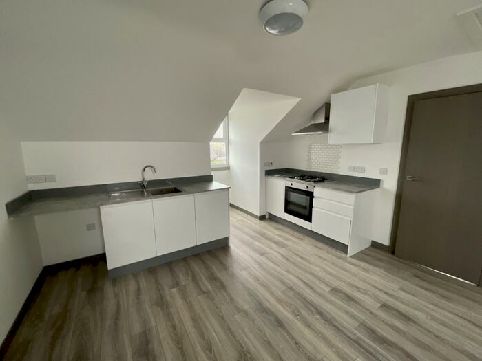 2 Bedroom Flat To Rent In Overcliffe, Gravesend, DA11