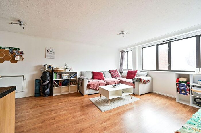 2 Bedroom Flat To Rent In Earls Court Road, Earls Court, London, SW5