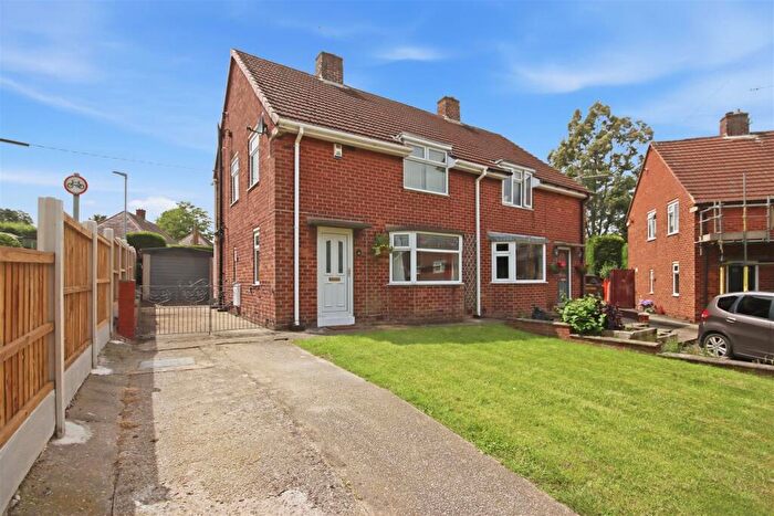 3 Bedroom Semi-Detached House For Sale In Ringwood Avenue, Chesterfield, S41