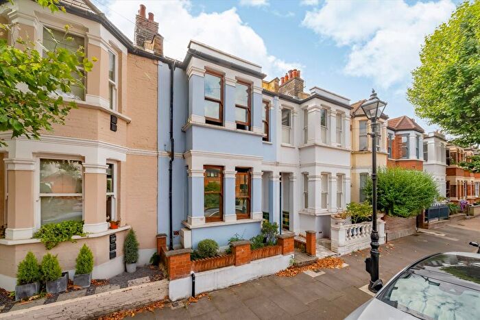 2 Bedroom Property To Rent In Wrexham Road, Bow, E3