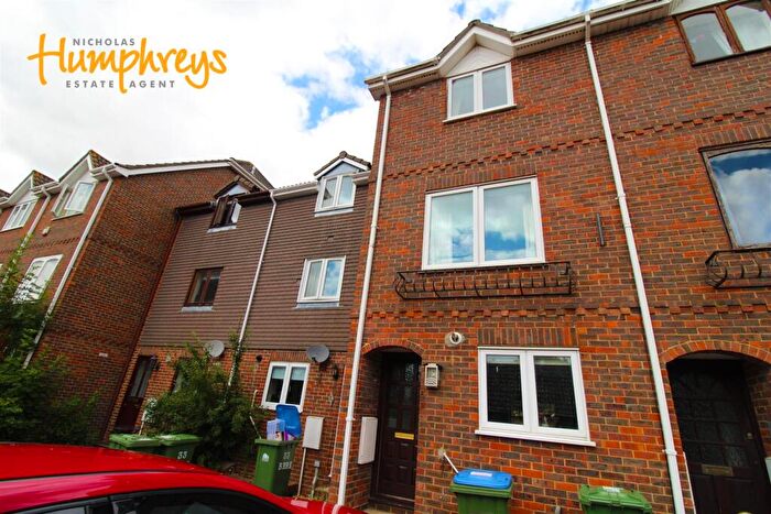 4 Bedroom End Of Terrace House To Rent In Berkeley Close, Southampton, SO15