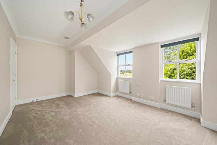 4 Bedroom Town House To Rent In Sandown Gate, Esher, KT10