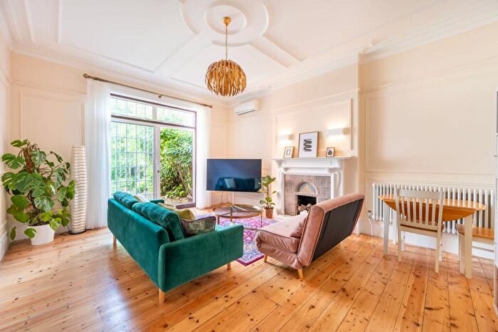 2 Bedroom Maisonette For Sale In St Gabriels Road, Mapesbury Estate, London, NW2