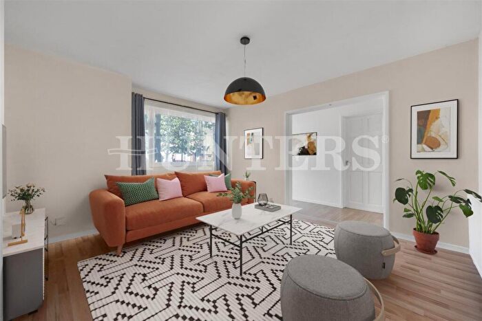 2 Bedroom Flat For Sale In Shelbourne Road, London, N17