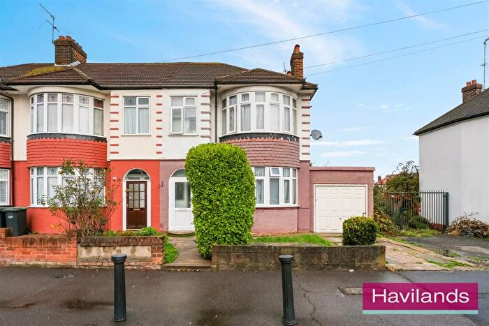 3 Bedroom Semi Detached House For Sale In Firs Park Avenue, London, N21
