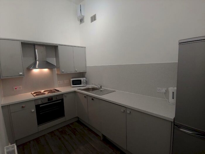 3 Bedroom Flat To Rent In Brunton Place, New Town, Edinburgh, EH7