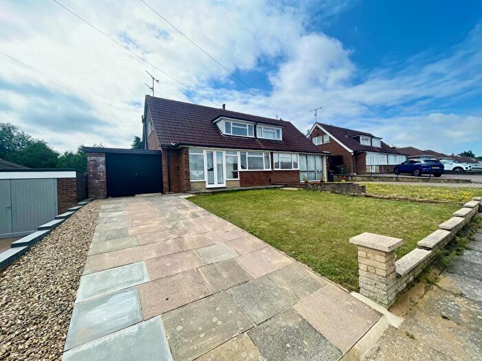 3 Bedroom Bungalow To Rent In Wadhurst Avenue, Luton, LU3