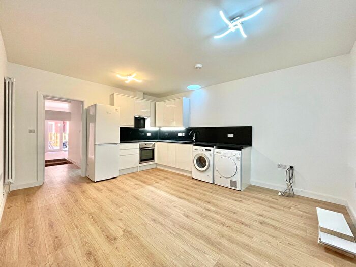 2 Bedroom Flat To Rent In Hertford Road, London, N9
