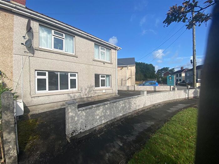 1 Bedroom Flat To Rent In Heol Iscennen, Ammanford, SA18
