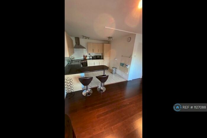 2 Bedroom Flat To Rent In Beecholme, London, N12