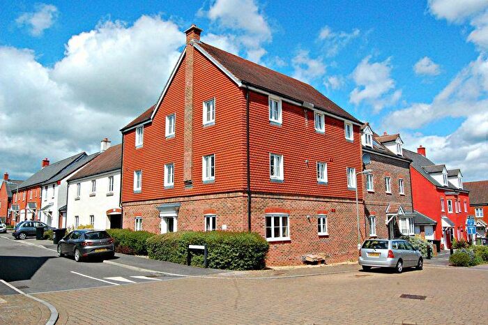 2 Bedroom Flat To Rent In Hanbury SquareRams HillPetersfieldHampshire, GU31