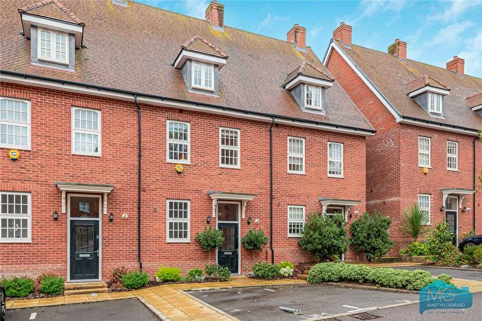 3 Bedroom Terraced House For Sale In Collison Avenue, Barnet, EN5