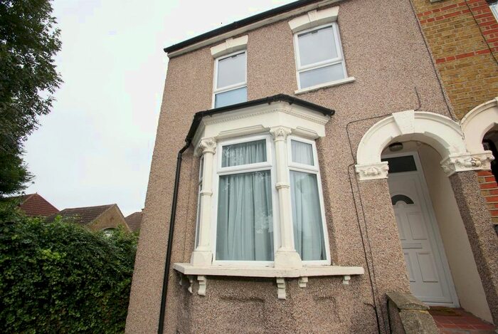 1 Bedroom Flat To Rent In Bridge Road, Grays, RM17