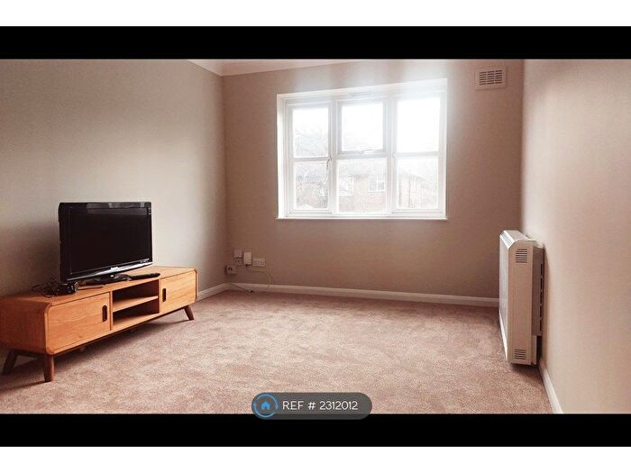 1 Bedroom Flat To Rent In Melford Court, Sutton, SM2
